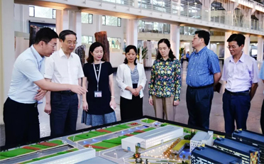 杭州市政协主席潘家玮一行走访达利，调研传统行业发展新模式
