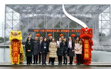 达利(中国)：舞狮庆新春 开门满堂红 达利大吉 狗年旺旺